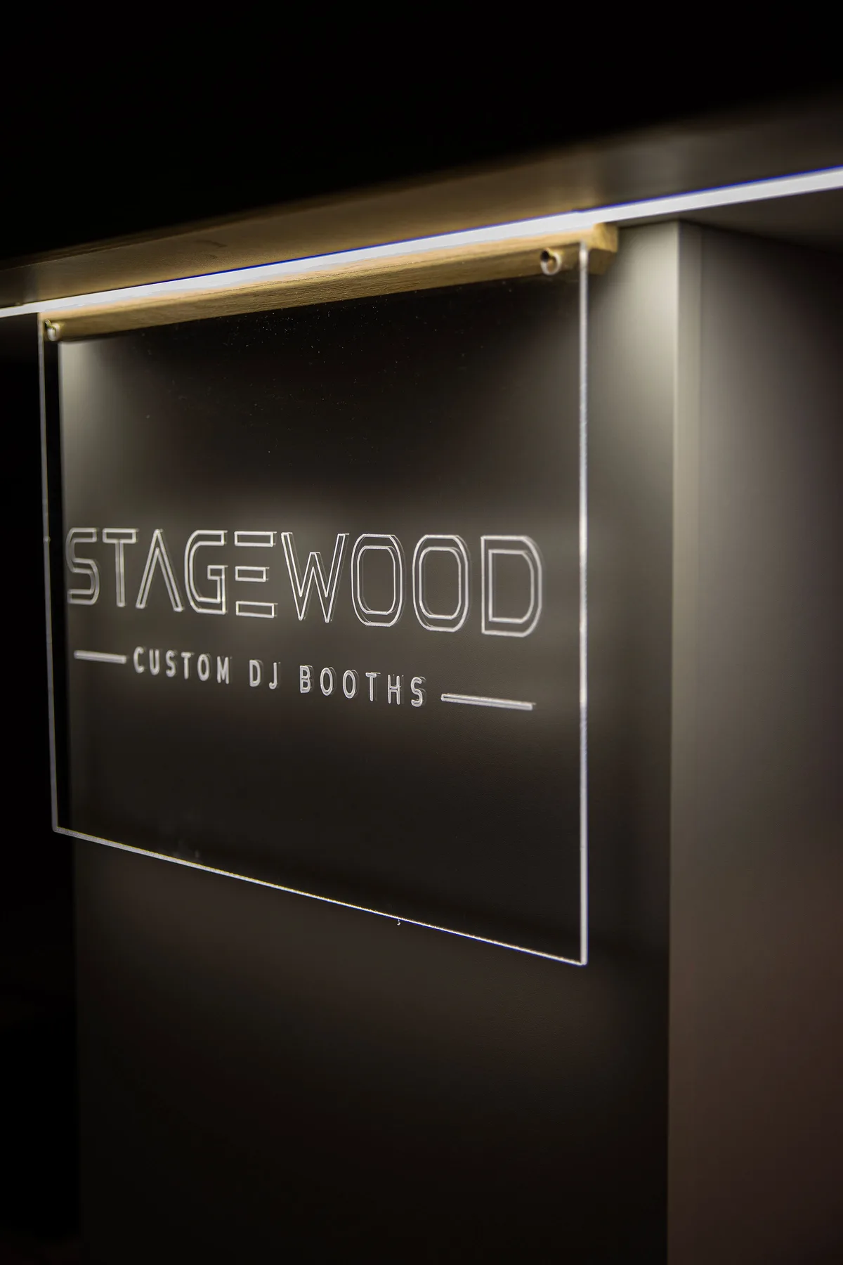 Mono’s illuminated Stagewood logo panel.